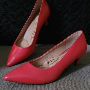SOFFT GENUINE LEATHER RED ARCH SUPPORT KITTEN HEELS